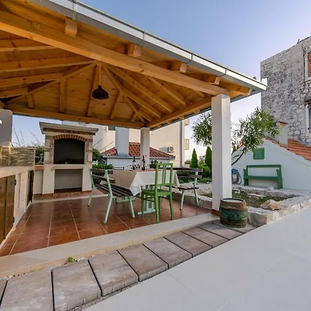 House Mia