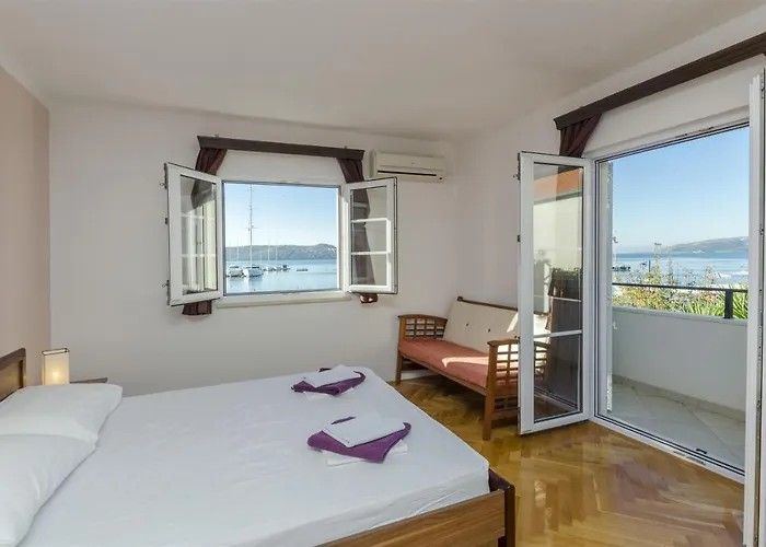 House Mia 特罗吉尔