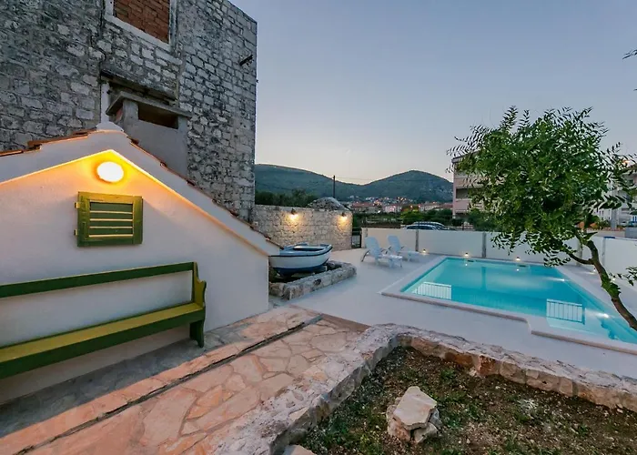 度假居 House Mia 特罗吉尔