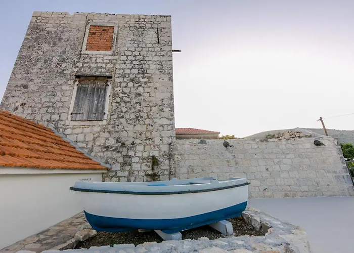 度假居 House Mia 特罗吉尔